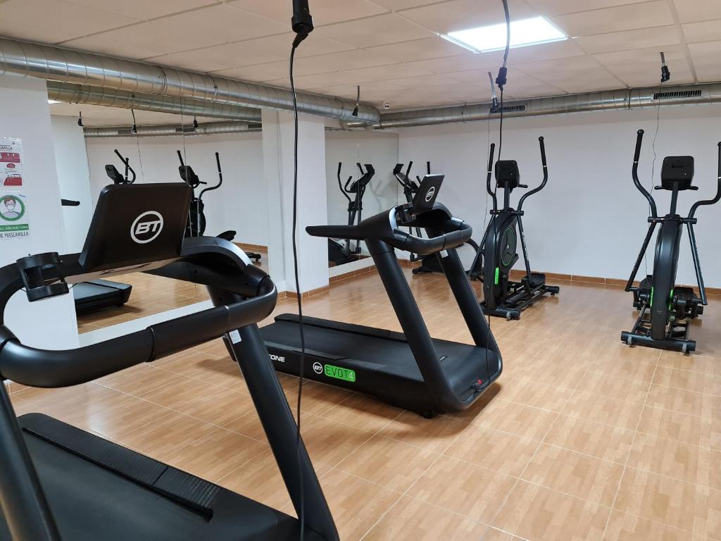 Posilňovňa alebo fitness centrum v ubytovaní Sybarix Apartment: Precioso apartamento con vistas al golf y el mar
