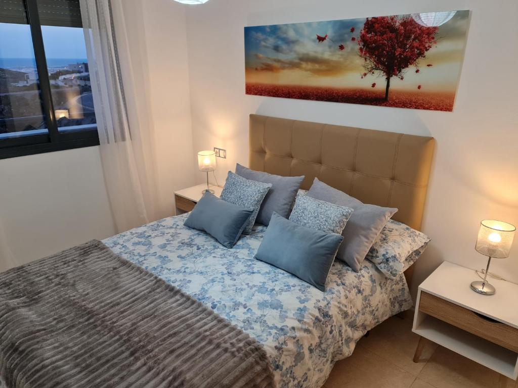 Posteľ alebo postele v izbe v ubytovaní Sybarix Apartment: Precioso apartamento con vistas al golf y el mar