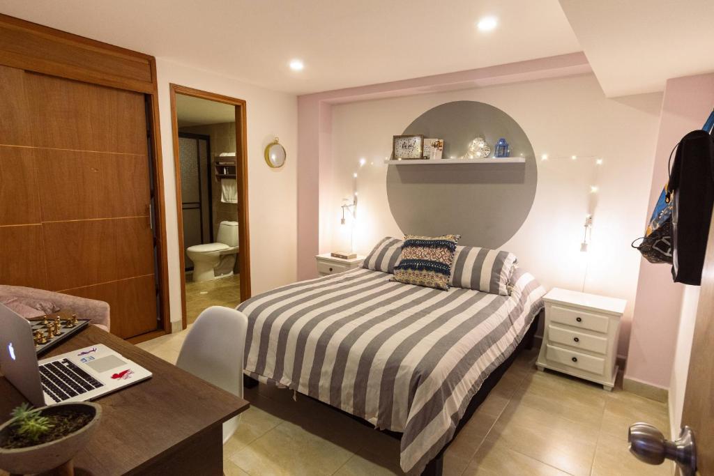 Postel nebo postele na pokoji v ubytování Malaika Hostel Medellín