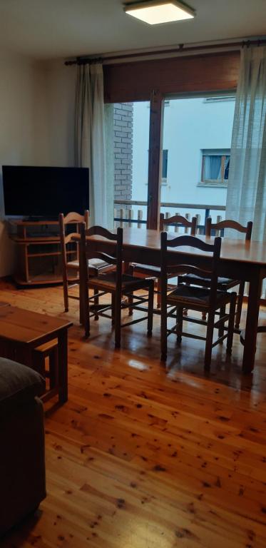 TV a/nebo společenská místnost v ubytování APARTMENT NATURA