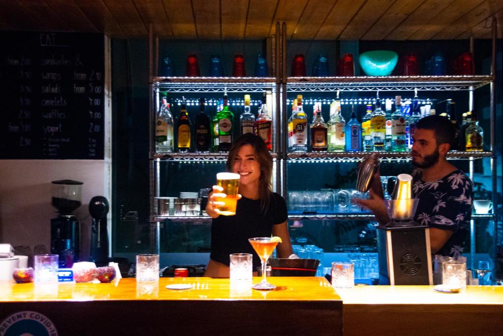 Nápoje v ubytování STAY Rhodes HoStel & Bar