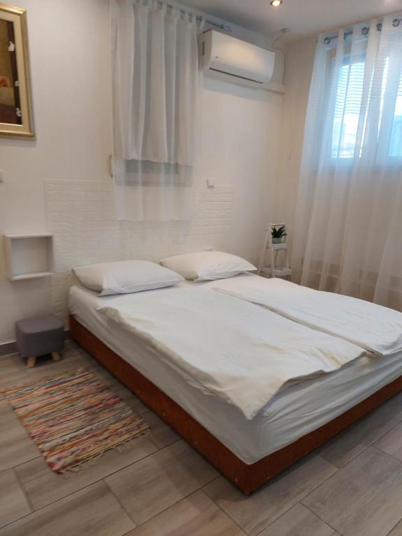 Postel nebo postele na pokoji v ubytování Studio Apartment CONTE Split