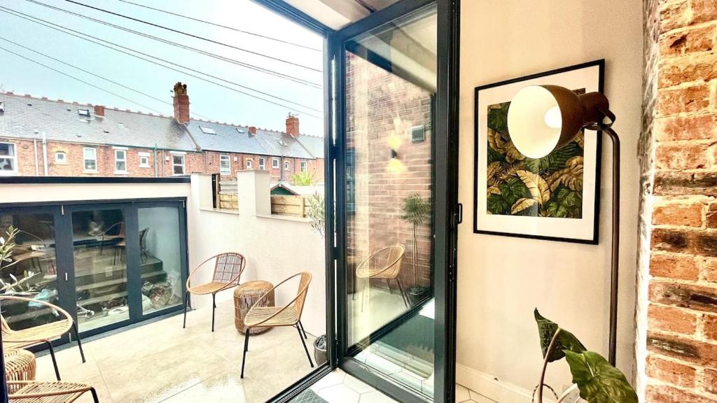 Gallery image of Sea Retreats, Whitley Bay, Sleeps 8 in Whitley Bay