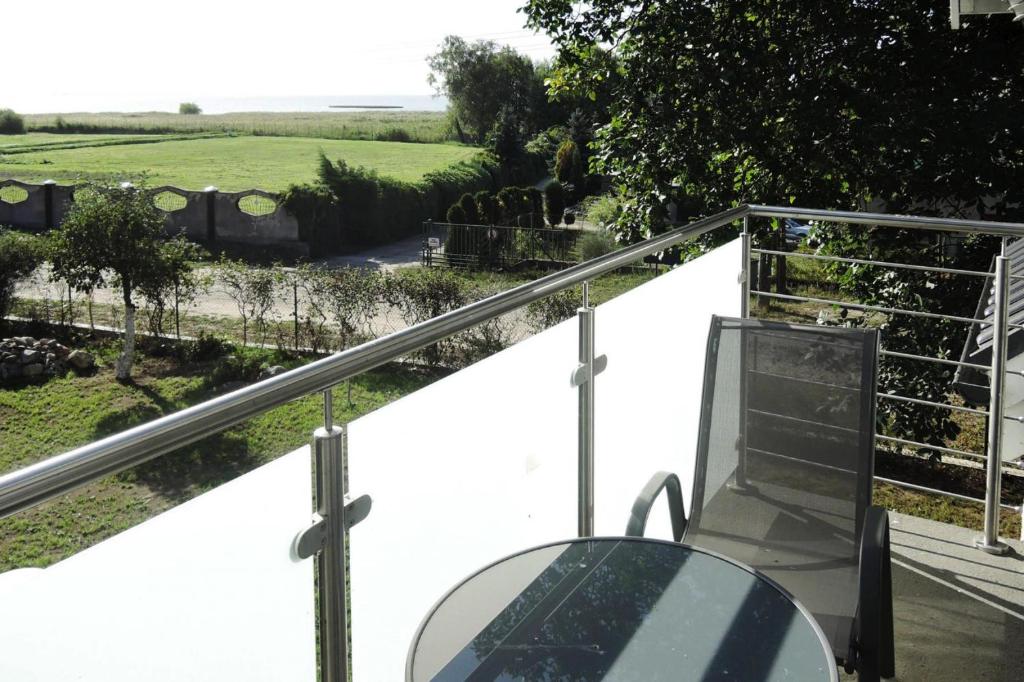 Balkon lub taras w obiekcie Holiday Home in Karnocicie by Szczecin Lagoon