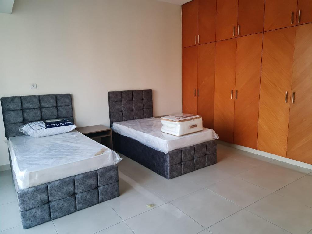 Apartman Bed available in dubai near to metro and bus (Arab