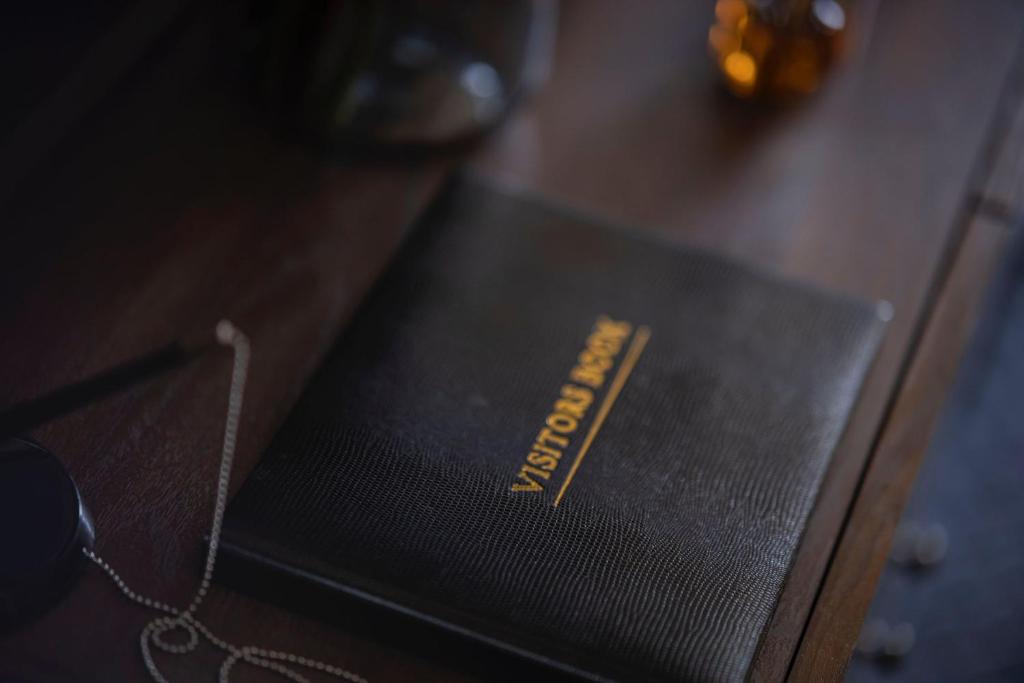 Quarter by the Warren Collection - Resim 7