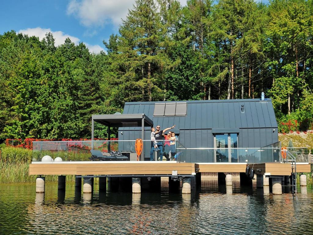 Unique holiday home on the water, Bytów - Maison De Vacances De Deux Chambres