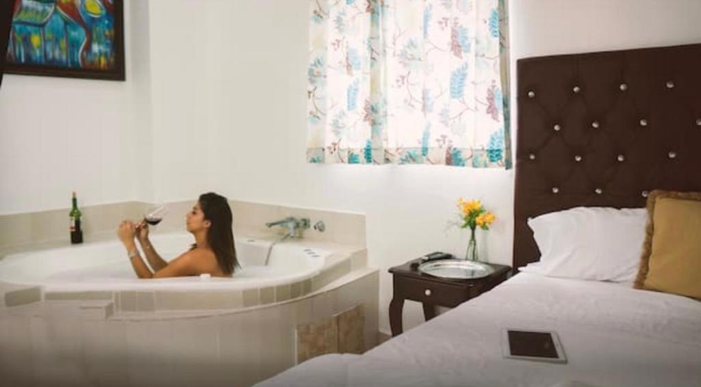 Postel nebo postele na pokoji v ubytování Hotel Luis V Santo Domingo
