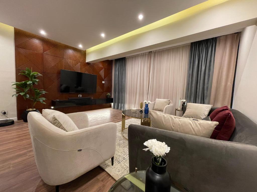 TV a/nebo společenská místnost v ubytování Family Luxury apartment at Milsa Nasr City , Building 27