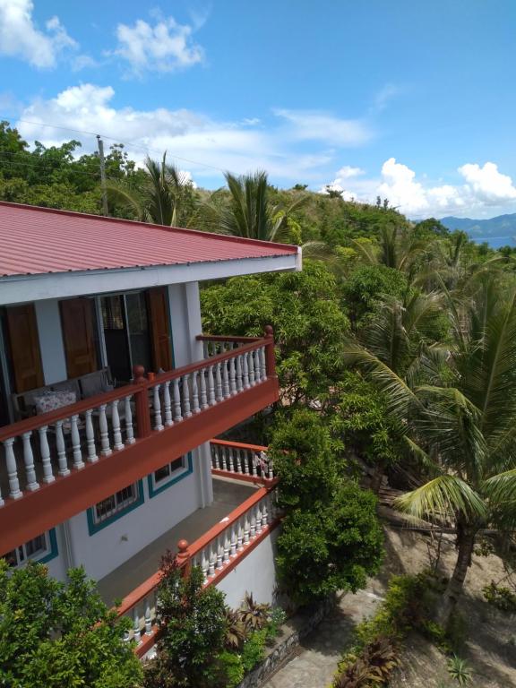 una vista dal balcone di una casa di SPANISH VILLA Lonos ROMBLON a Agnay