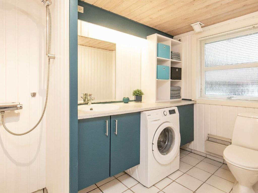 Kuchyň nebo kuchyňský kout v ubytování Holiday home Jerup XLVIII