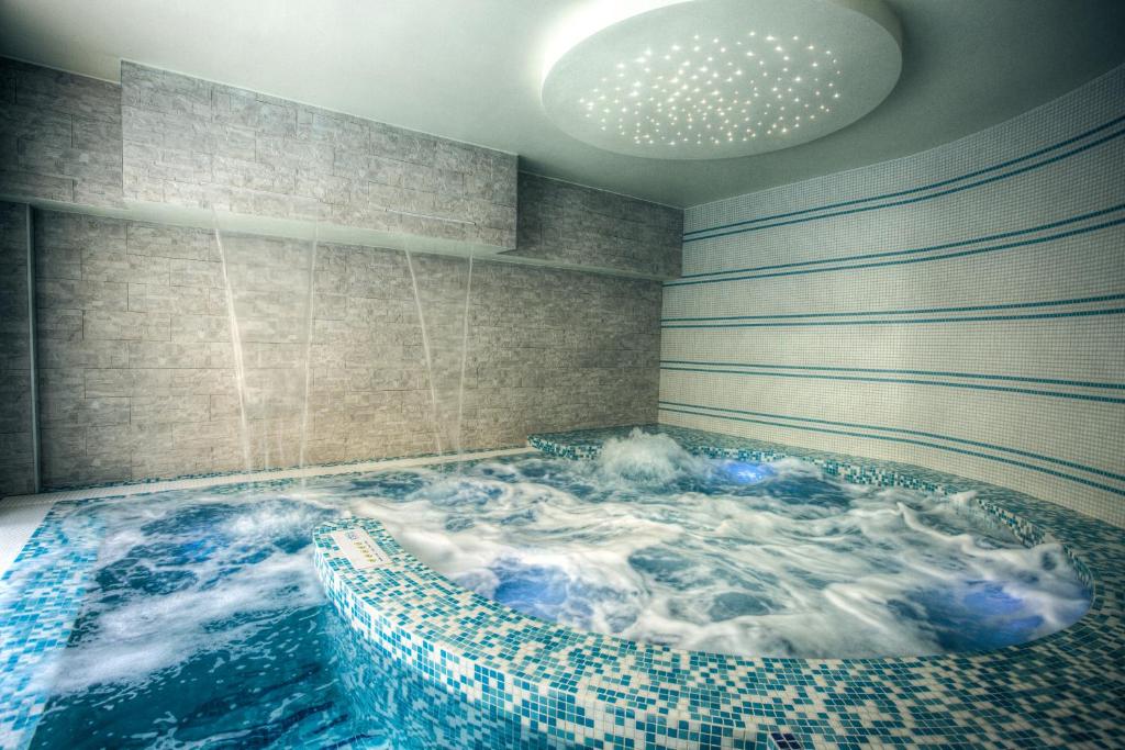 a room with a large tub with waves in it at Hotel Il Duca Del Montefeltro in Pennabilli