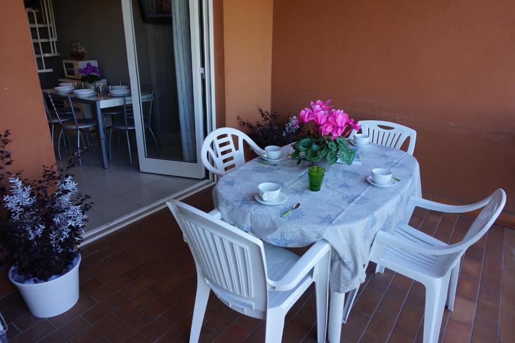 Beautiful and modern penthouse on two floors with terrace and swimming pool - Housity