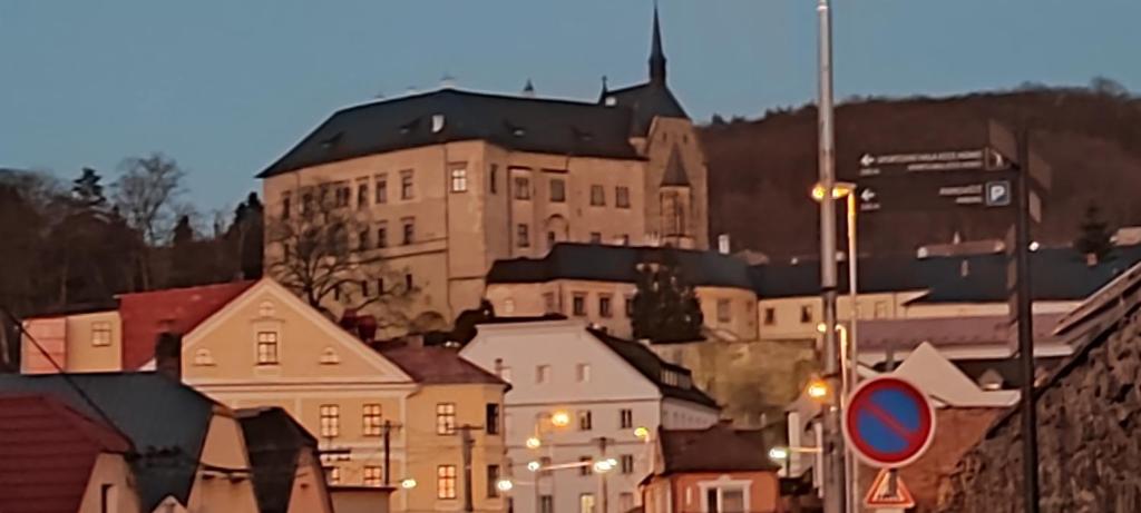 Zdjęcie z galerii obiektu Studio - Café Princ pod Hradem, KLIMA, WiFi w mieście Šternberk