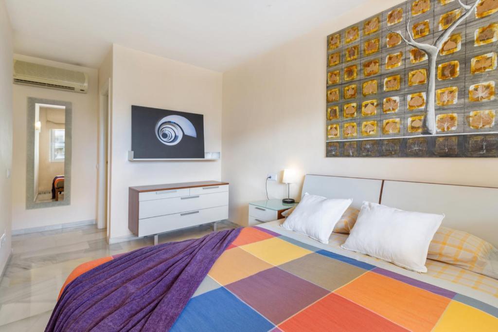Benalmadena with seasonal pool & parking near the beach ...