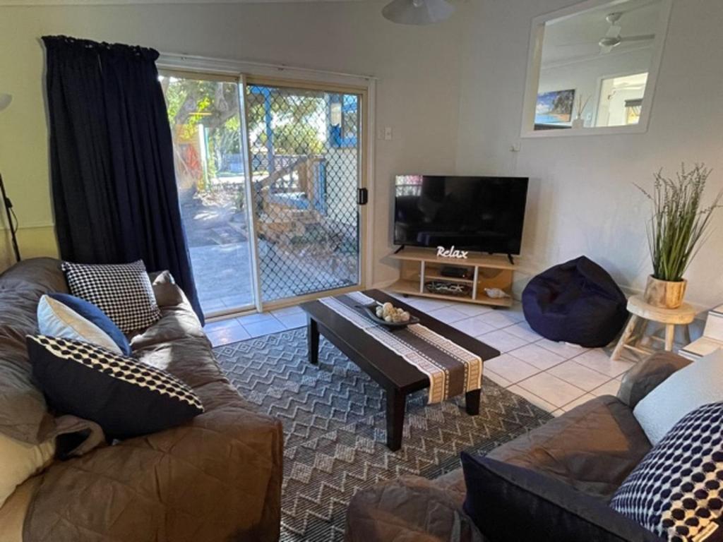 Gallery image of Pet Friendly Cottage in Torquay - Hervey Bay 430m or 5 min walk to dog friendly Shelly Beach in Torquay