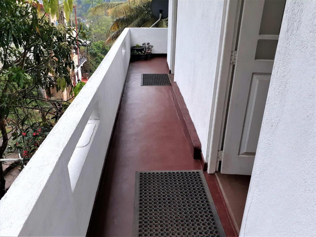 Balkón nebo terasa v ubytování Kandy Mountain Cottage
