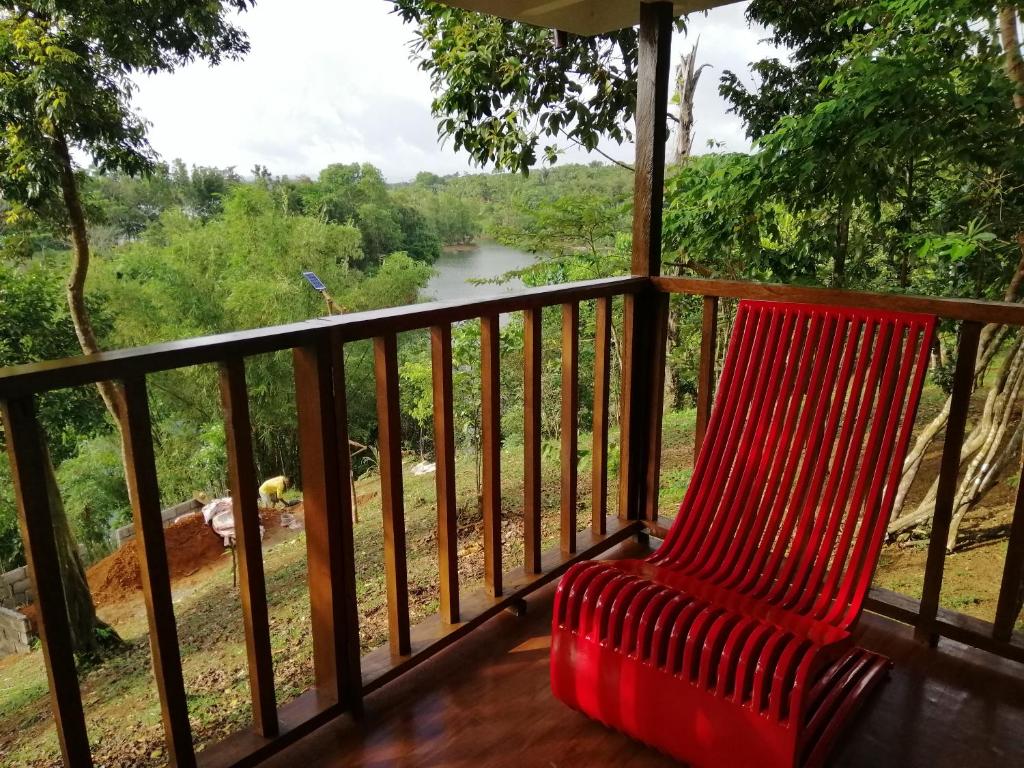 Balkón nebo terasa v ubytování Relaxing Lake side Staycation for Family ,2 to 3 hours away from Manila