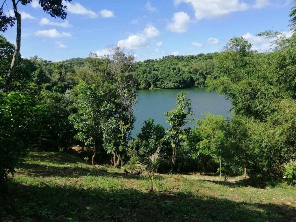 Relaxing Lake side Staycation for Family ,2 to 3 hours away from Manila - Two-Bedroom House