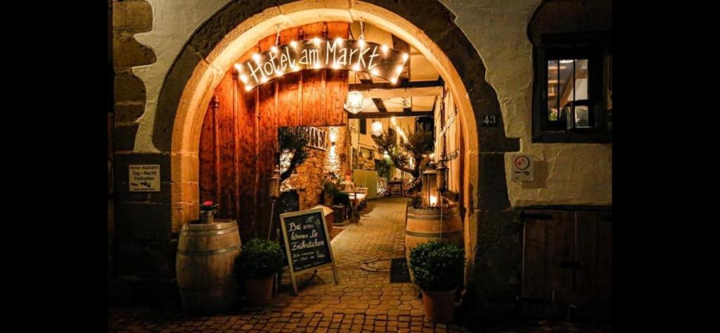 an entrance to a wine store with a chandelier at Hotel Am Markt in Besigheim