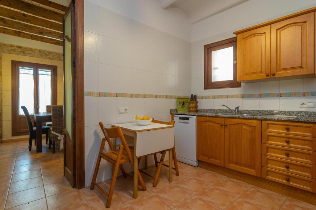 A kitchen or kitchenette at Es Molí Can Torres