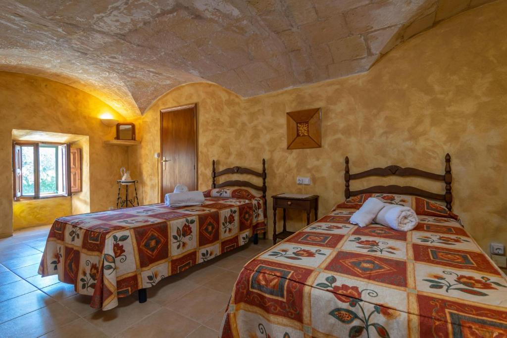 A bed or beds in a room at Es Molí Can Torres