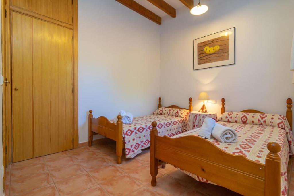 A bed or beds in a room at Es Molí Can Torres