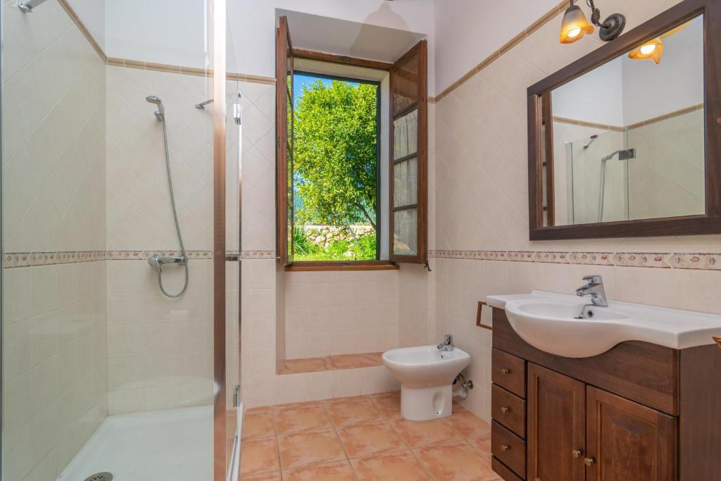 A bathroom at Es Molí Can Torres