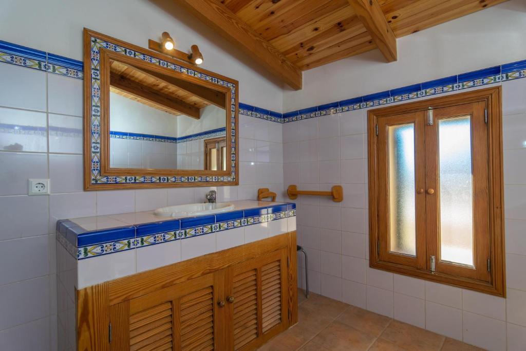 A bathroom at Es Molí Can Torres