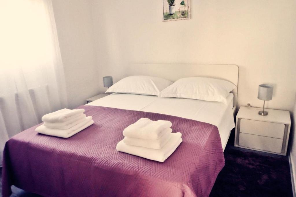Posteľ alebo postele v izbe v ubytovaní Apartment in Maslenica with Sea View