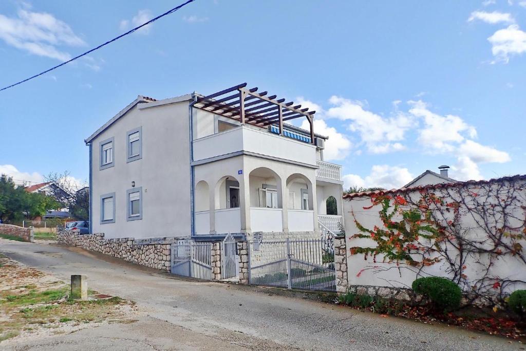 Budova, v ktorej sa apartmán nachádza