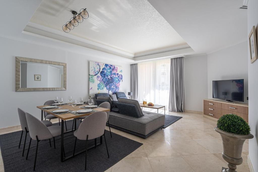 a living room with a couch and a table at HiGuests - Luxurious 1BR in Palms with Private Beach Access in Dubai