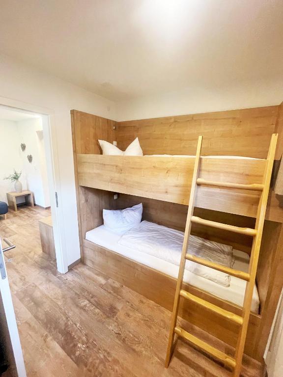 Postel nebo postele na pokoji v ubytování Bergquell Tirol