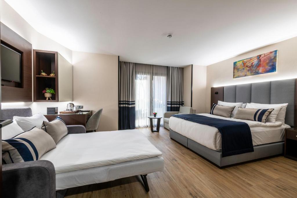 Aprilis Deluxe Hotel - Quadruple Room