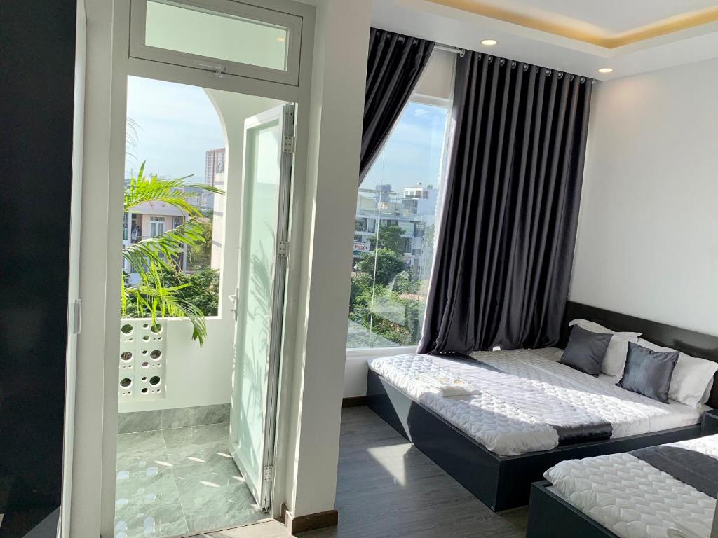 Postel nebo postele na pokoji v ubytování Royal Hotel Ninh Thuận