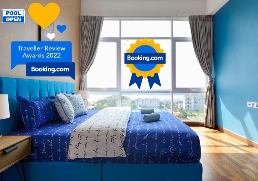 Ένα ή περισσότερα κρεβάτια σε δωμάτιο στο Paragon Suites Studios with Private Jacuzzi near CIQ RTS