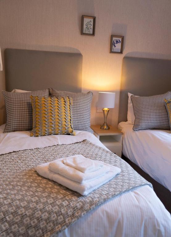 Postel nebo postele na pokoji v ubytování Hollicarrs - Bluebell Lodge