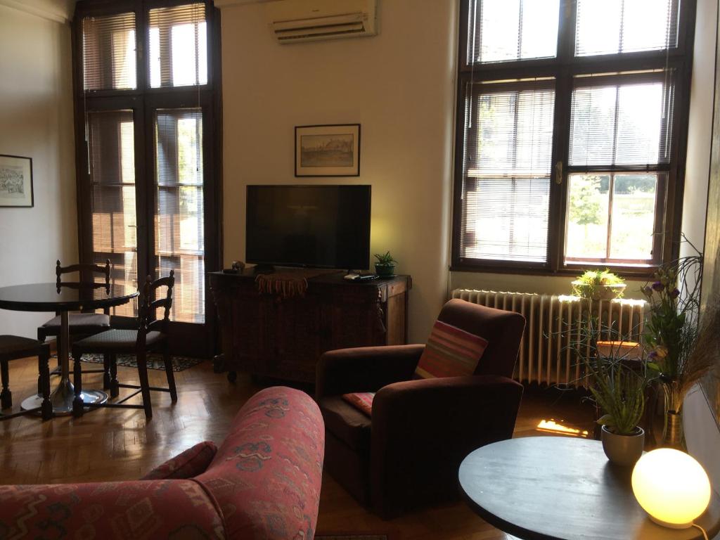 Apartment Parliament park