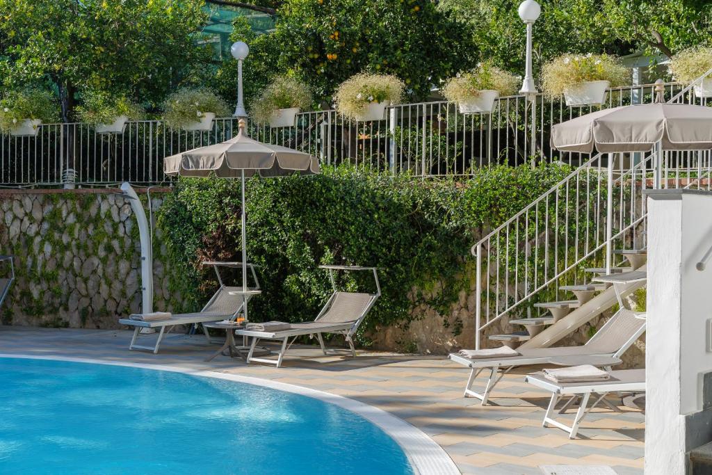 Bazén v ubytování Hotel Capri nebo v jeho okolí