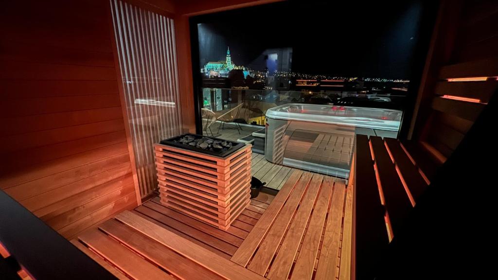 BOUTIQUE HOTEL11 with rooftop SPA - Resim 20