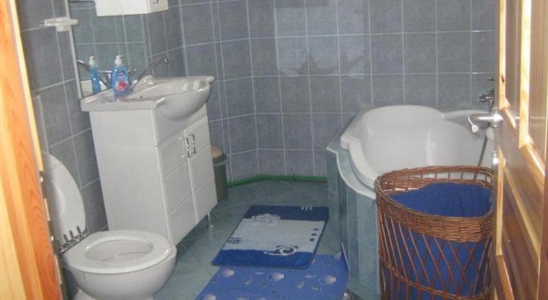 Kúpeľňa v ubytovaní Apartment in Rakovica with balcony, air conditioning, Wi-Fi (601-2)