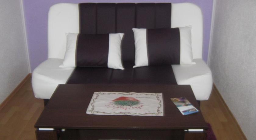Posedenie v ubytovaní Apartment in Rakovica with balcony, air conditioning, Wi-Fi (601-2)