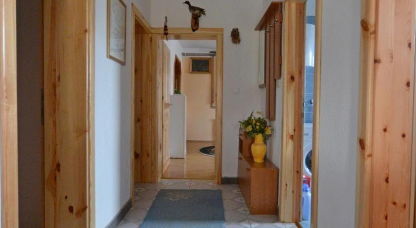 Fotografia z galérie ubytovania Apartment in Rakovica with balcony, air conditioning, Wi-Fi (601-2) v Rakovici