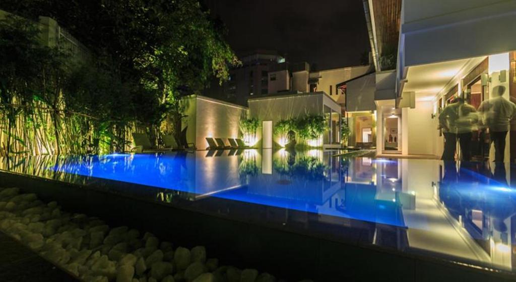 Bazén v ubytování Colombo Court Hotel & Spa nebo v jeho okolí