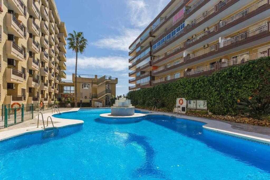 Precioso apartamento frente al mar con piscina, Fuengirola ...