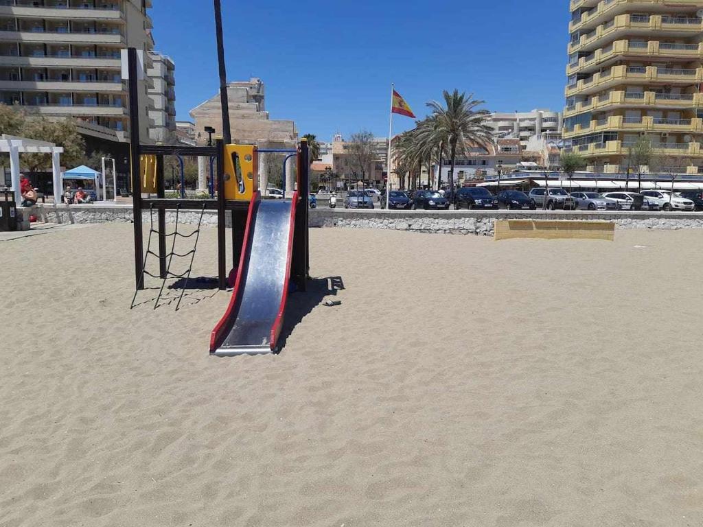 Fotografie z fotogalerie ubytování Precioso apartamento frente al mar con piscina v destinaci Fuengirola