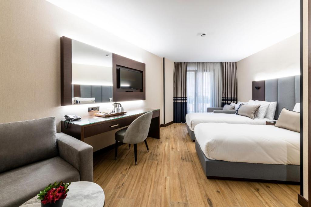 Aprilis Deluxe Hotel - Triple Room
