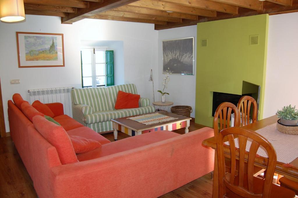 A seating area at Gestiona2R - Casa rural Matias Mar y Montaña ideal Familias