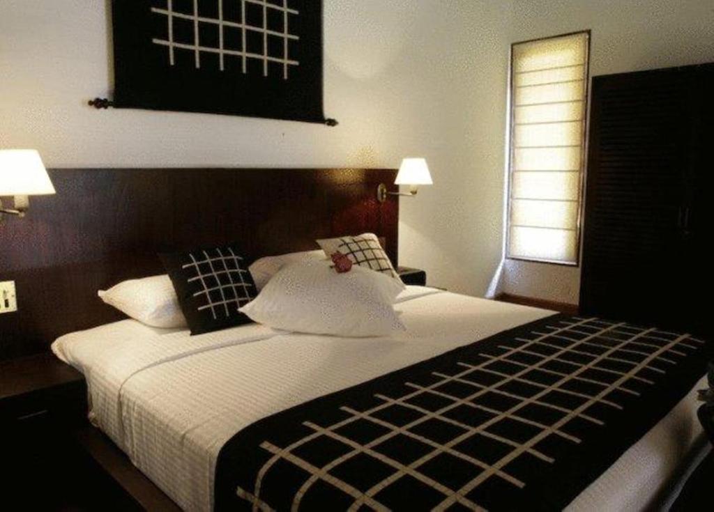 Postel nebo postele na pokoji v ubytování Weligama Bay Resort