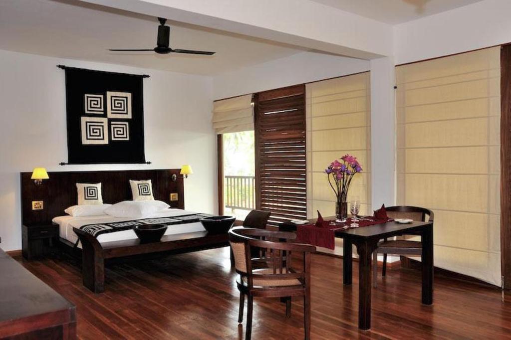 Postel nebo postele na pokoji v ubytování Weligama Bay Resort